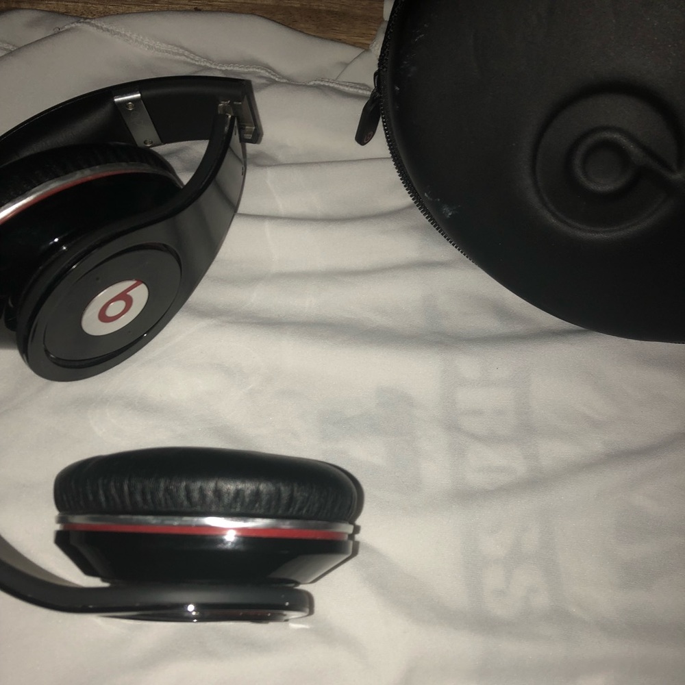 Beats Studio 1.0 Over-Ear Headphones - Picture 2 of 7